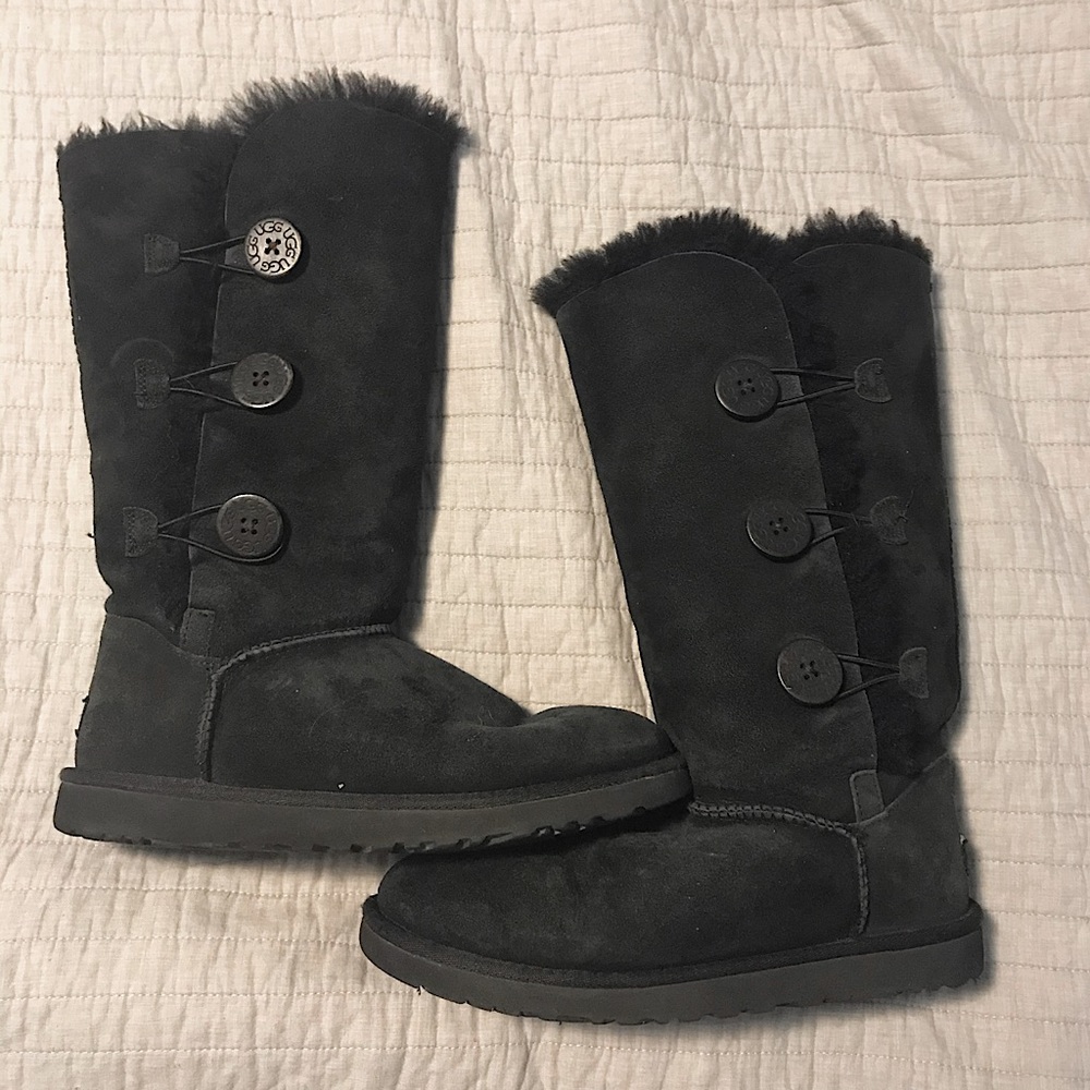Black Bailey Button triplet UGG boots